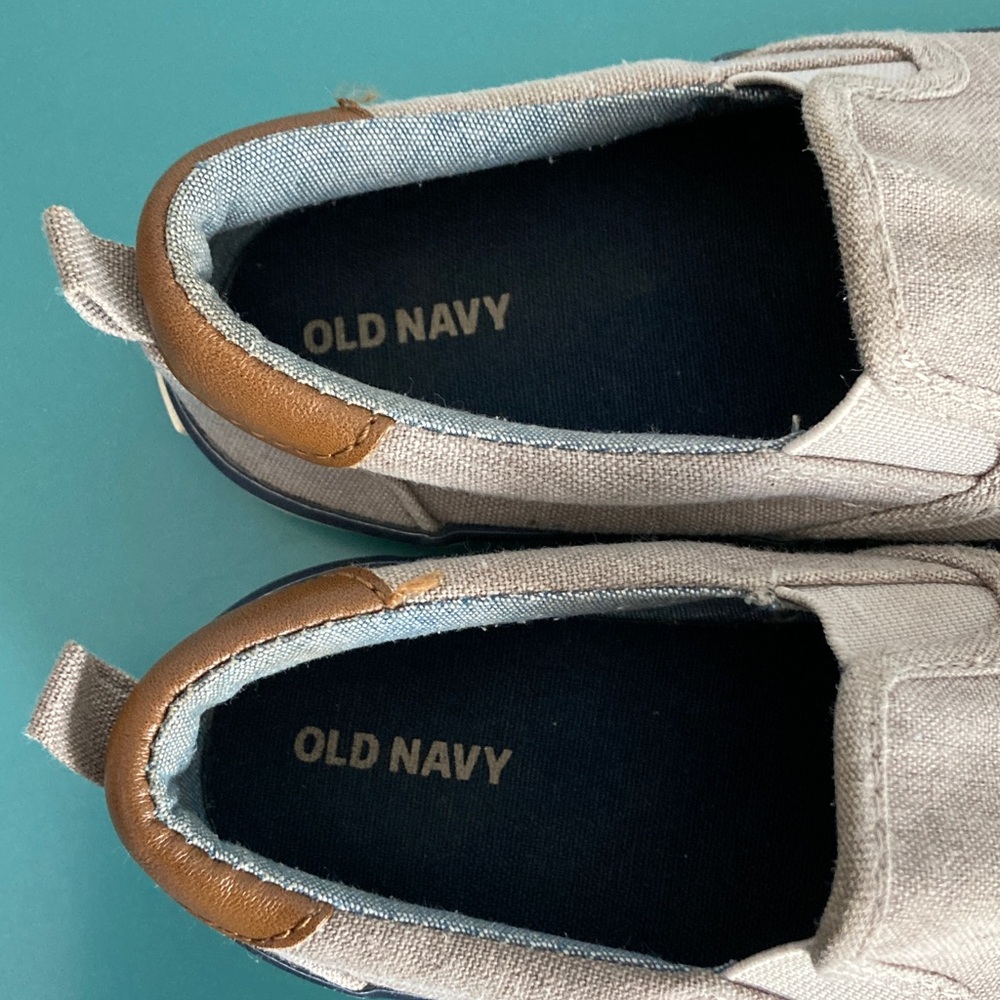 Old Navy Kids Light Gray Slip-On Sneakers Kids Size 10 - Picture 10 of 14